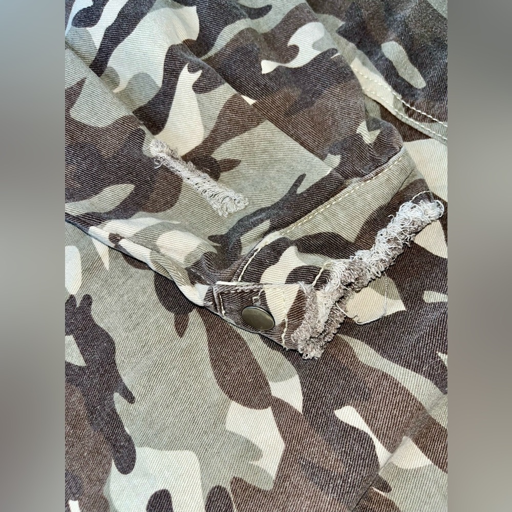 Camo Ripped Jacket - Picture 7 of 7